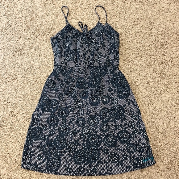 Billabong Dresses & Skirts - Billabong flower design light dress